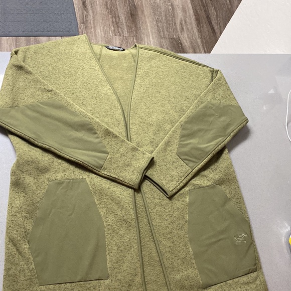 Arc’teryx Women’s Army Green fleece sweater - Picture 6 of 12